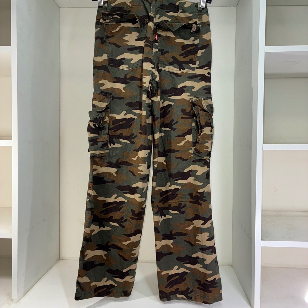 Levi's 94 Baggy Cargo Pants Camouflage Print Women's Size 26 - Picture 3 of 8
